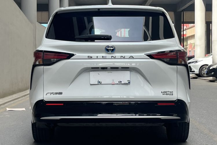 Used Toyota SIENNA 2023 2.5L Hybrid Deluxe Edition Exterior 5