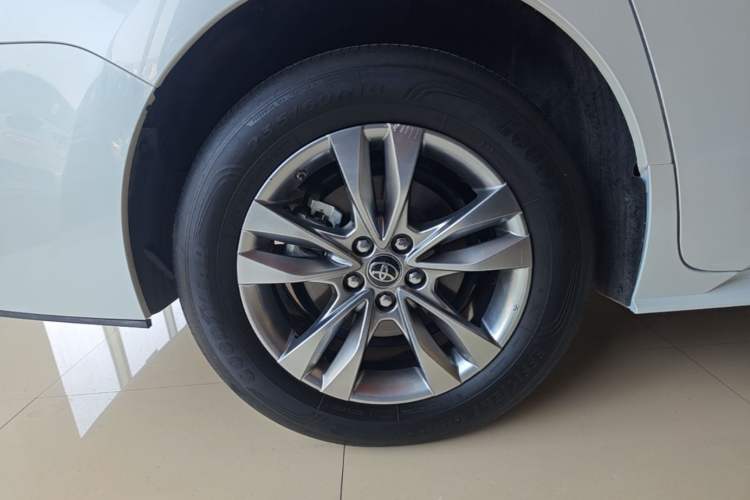 Used Toyota SIENNA 2023 2.5L Hybrid Comfort Edition Exterior 5