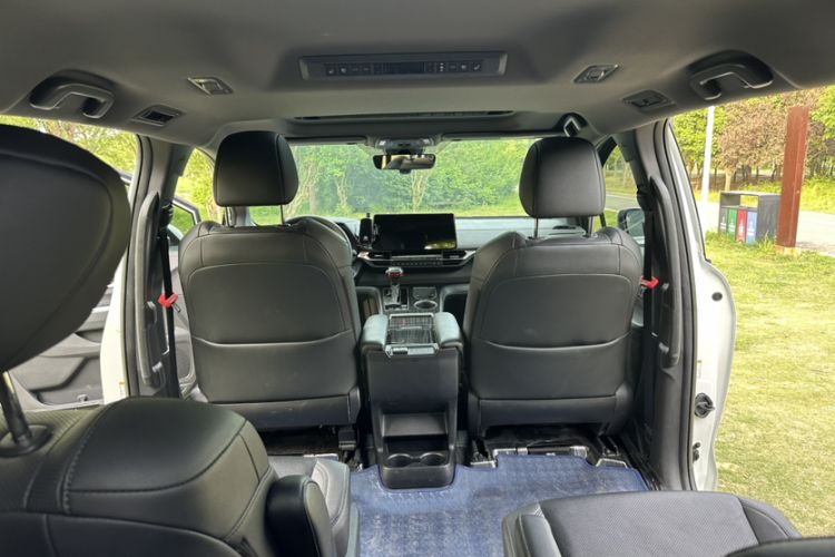 Used Toyota SIENNA 2023 2.5L Hybrid Deluxe Edition Exterior 5