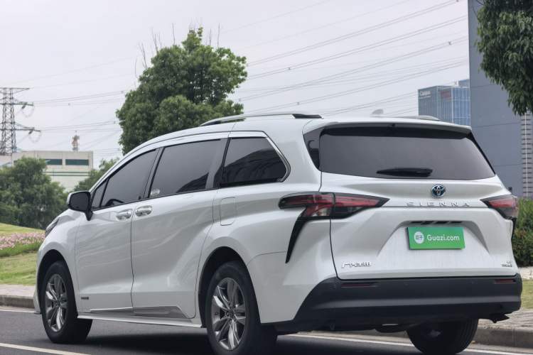 Used Toyota SIENNA 2023 2.5L Hybrid Comfort Edition Exterior 5