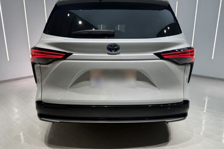 Used Toyota SIENNA 2023 2.5L Hybrid Deluxe Edition Exterior 5