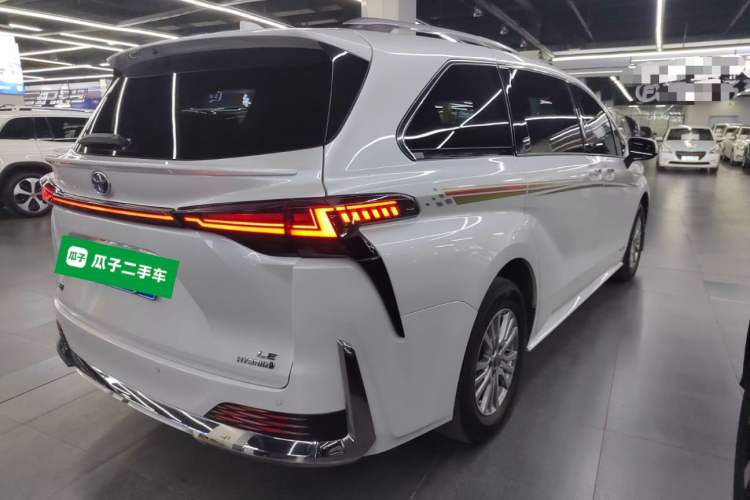 Used Toyota SIENNA 2023 2.5L Hybrid Comfort Edition Exterior 5
