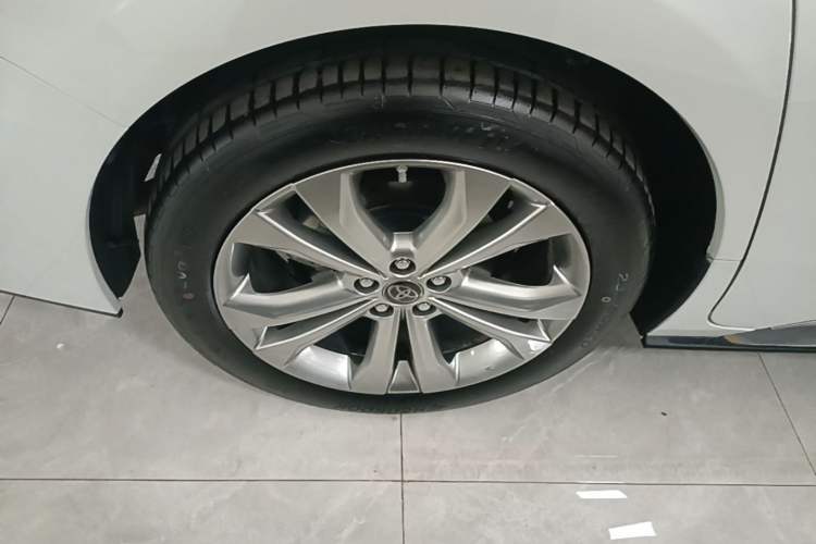 Used Toyota SIENNA 2023 2.5L Hybrid Platinum Edition Exterior 5