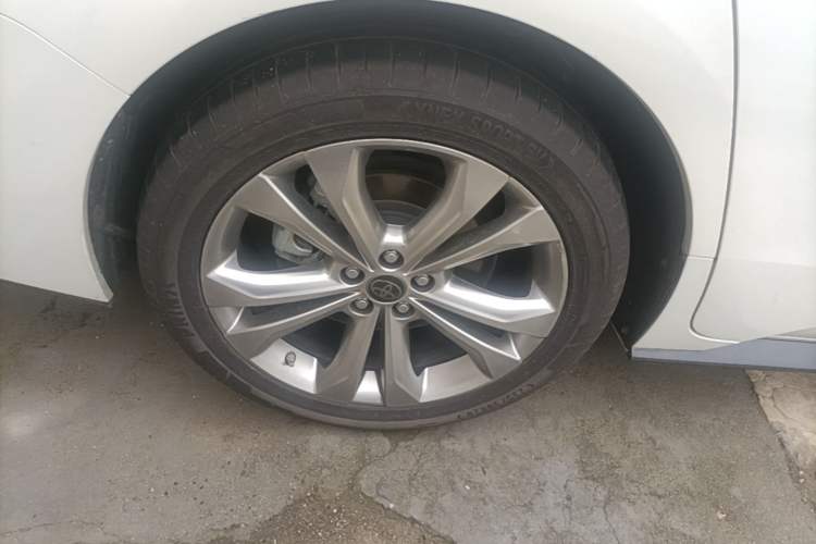 Used Toyota SIENNA 2023 2.5L Hybrid Deluxe Edition Exterior 5