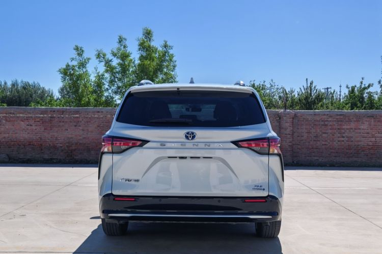 Used Toyota SIENNA 2023 2.5L Hybrid Luxury Edition Exterior 5