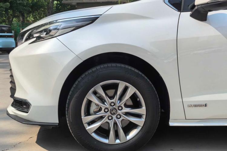 Used Toyota SIENNA 2023 2.5L Hybrid Comfort Edition Exterior 5