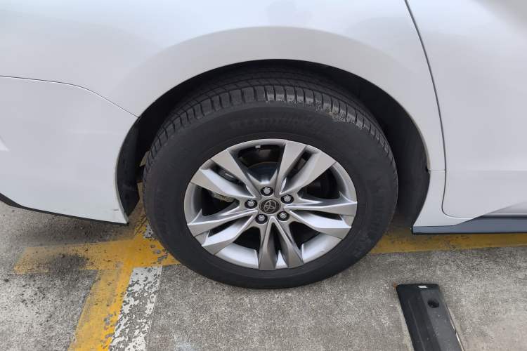 Used Toyota SIENNA 2023 2.5L Hybrid Luxury Edition Exterior 5
