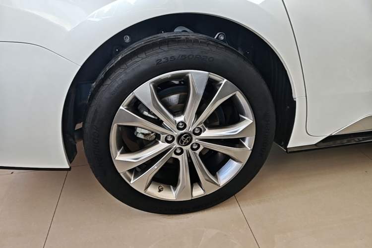 Used Toyota SIENNA 2023 2.5L Hybrid Deluxe Edition Exterior 5