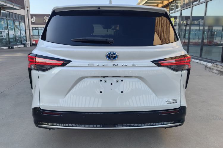 Used Toyota SIENNA 2023 2.5L Hybrid Deluxe Edition Exterior 5