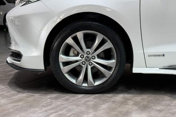 Used Toyota SIENNA 2023 2.5L Hybrid Platinum Edition Exterior 6