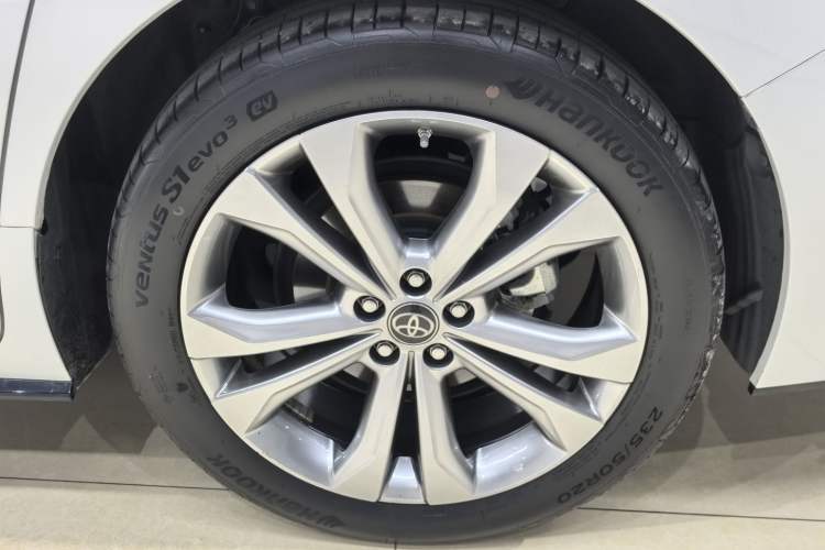 Used Toyota SIENNA 2023 2.5L Hybrid Deluxe Edition Exterior 6