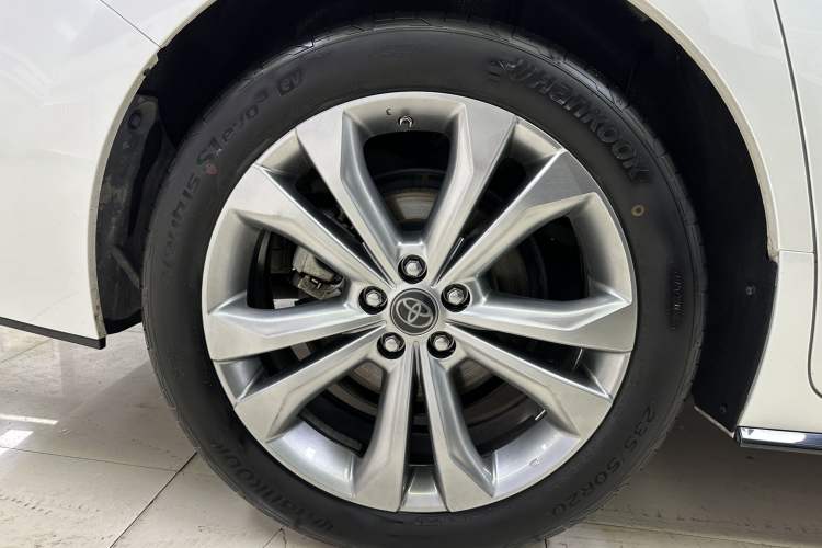 Used Toyota SIENNA 2023 2.5L Hybrid Deluxe Edition Exterior 6