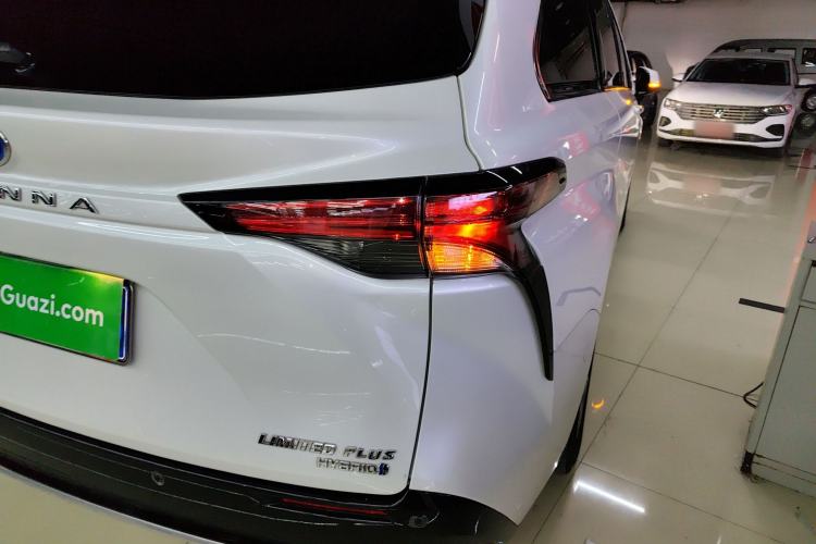 Used Toyota SIENNA 2023 2.5L Hybrid Ultimate Edition Exterior 6