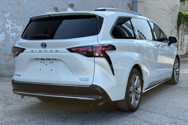 Used Toyota SIENNA 2023 2.5L Hybrid Deluxe Edition Exterior 6