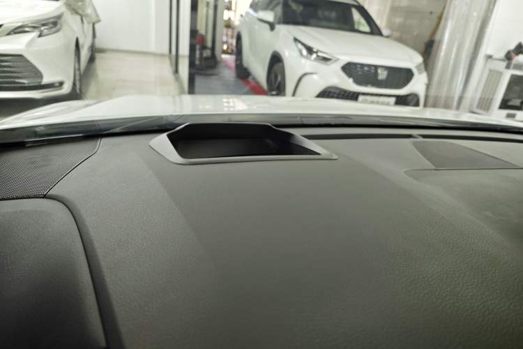 Used Toyota SIENNA 2023 2.5L Hybrid Platinum Edition Exterior 7