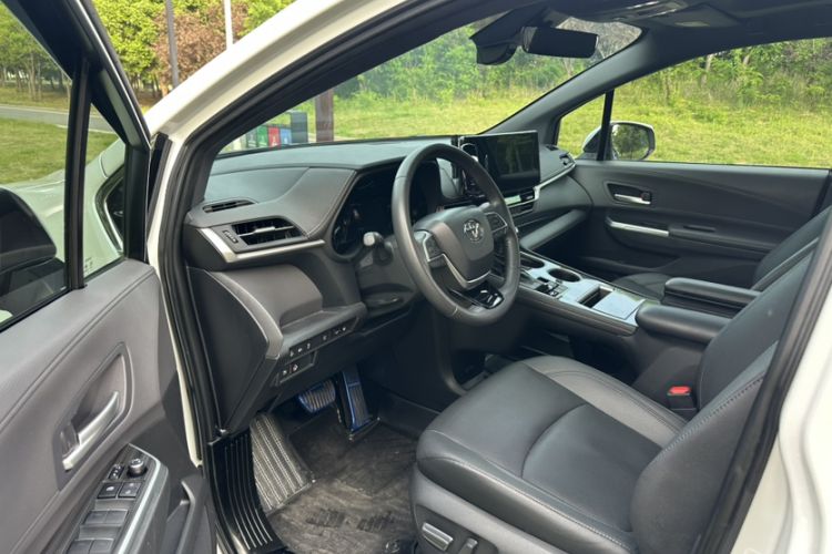 Used Toyota SIENNA 2023 2.5L Hybrid Deluxe Edition Exterior 7