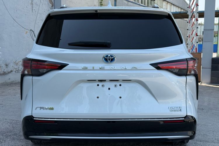 Used Toyota SIENNA 2023 2.5L Hybrid Deluxe Edition Exterior 7