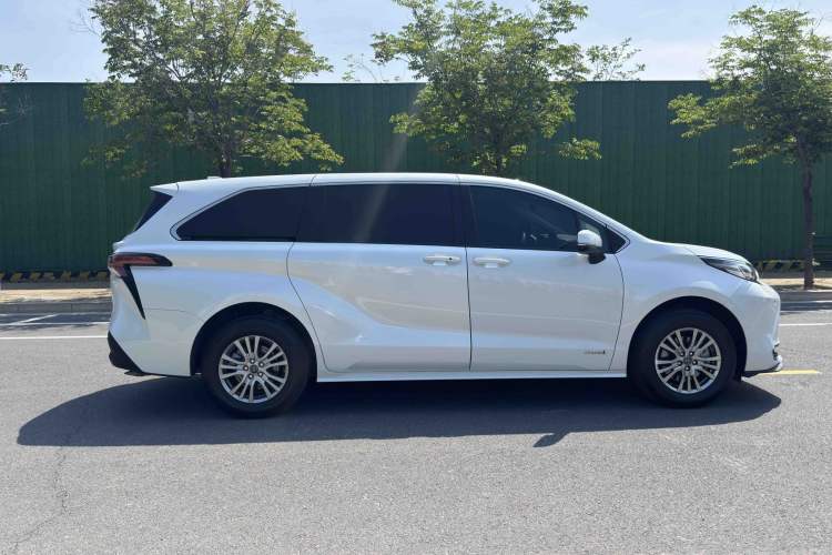 Used Toyota SIENNA 2023 2.5L Hybrid Comfort Edition Exterior 8