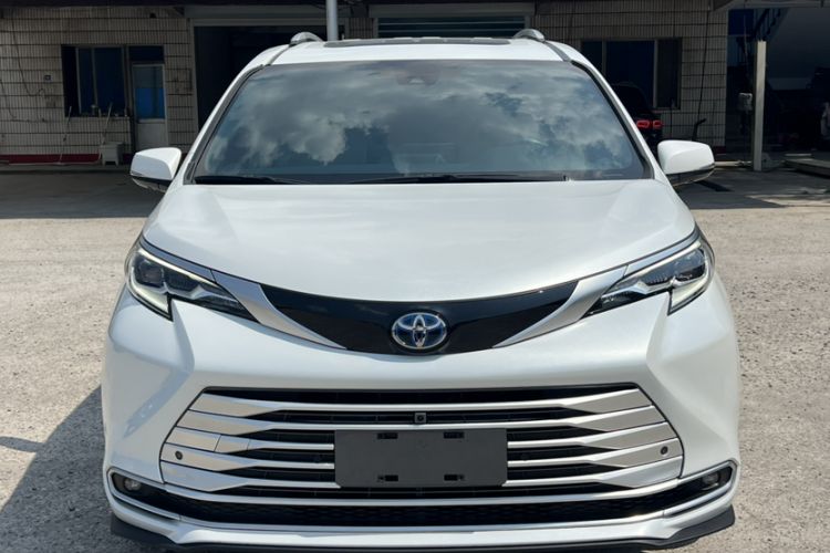 Used Toyota SIENNA 2023 2.5L Hybrid Deluxe Edition Exterior 8