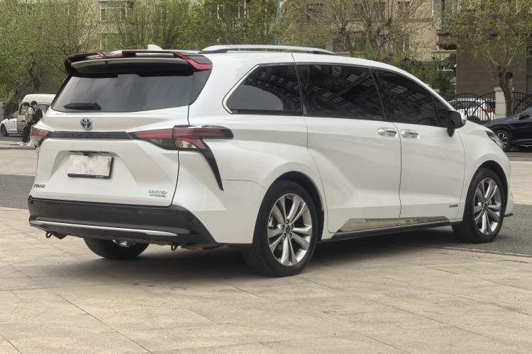 Used Toyota SIENNA 2023 2.5L Hybrid Deluxe Edition Exterior 8