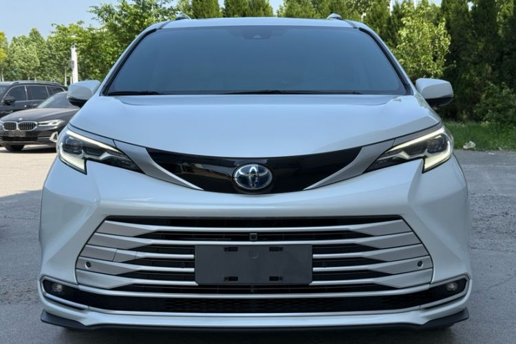 Used Toyota SIENNA 2023 2.5L Hybrid Deluxe Edition Exterior 8
