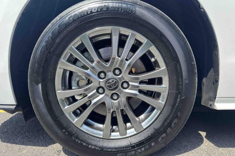Used Toyota SIENNA 2023 2.5L Hybrid Comfort Edition Exterior 9