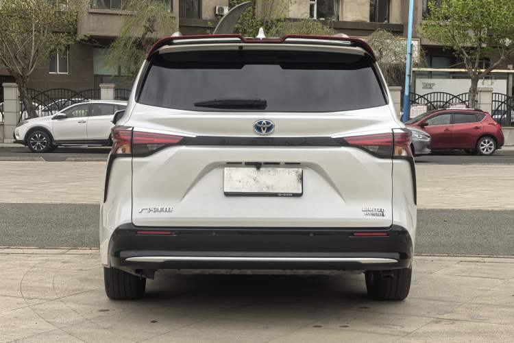 Used Toyota SIENNA 2023 2.5L Hybrid Deluxe Edition Exterior 9