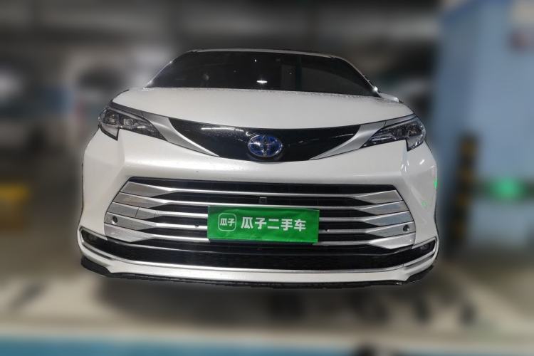 Used Toyota SIENNA 2023 Updated Version 2.5L Hybrid Platinum Edition Front