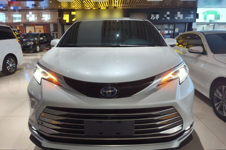 Used Toyota SIENNA 2023 2.5L Hybrid Deluxe Edition Front