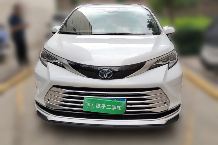 Used Toyota SIENNA 2023 2.5L Hybrid Platinum Edition Front