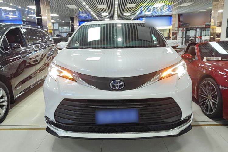 Used Toyota SIENNA 2023 2.5L Hybrid Comfort Edition Front