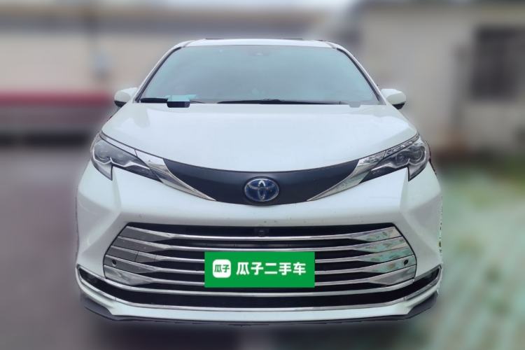 Used Toyota SIENNA 2023 2.5L Hybrid Comfort Edition Front
