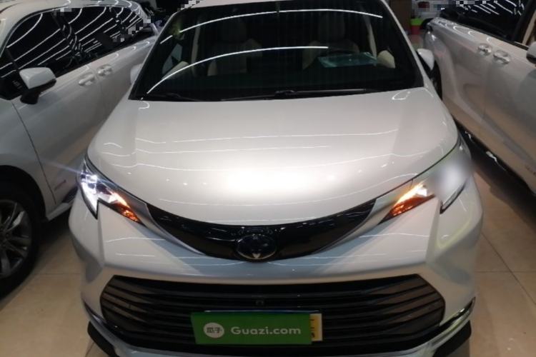 Used Toyota SIENNA 2023 2.5L Hybrid Deluxe Edition Front
