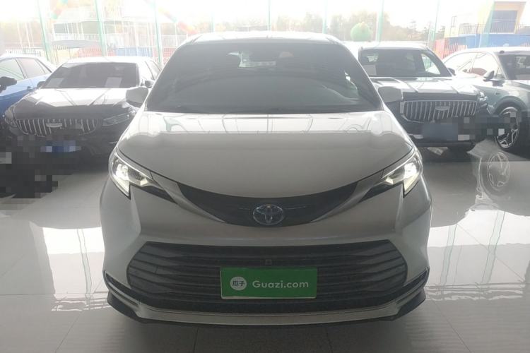 Used Toyota SIENNA 2023 2.5L Hybrid Deluxe Edition Front
