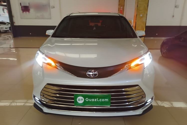 Used Toyota SIENNA 2023 2.5L Hybrid Comfort Edition Front