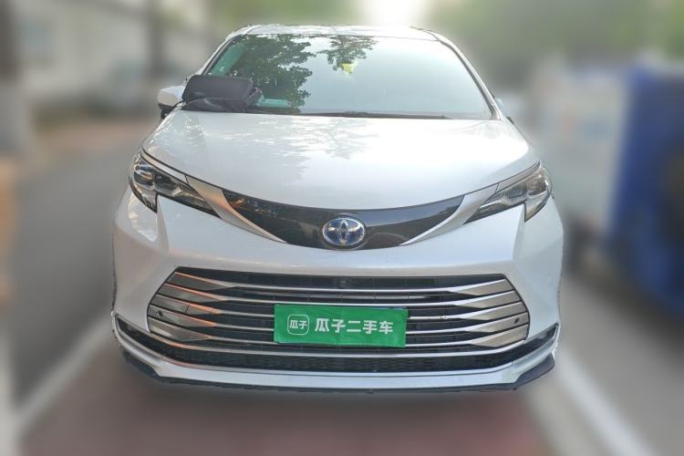Used Toyota SIENNA 2023 2.5L Hybrid Luxury Edition Front