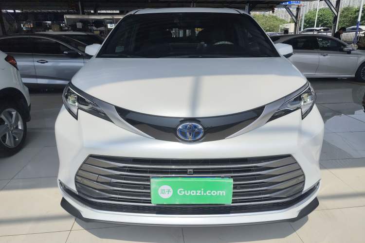 Used Toyota SIENNA 2023 2.5L Hybrid Deluxe Edition Front