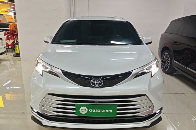 Used Toyota SIENNA 2023 2.5L Hybrid Platinum Edition Front