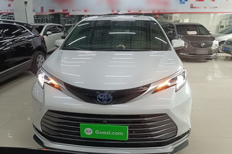 Used Toyota SIENNA 2023 2.5L Hybrid Deluxe Edition Front