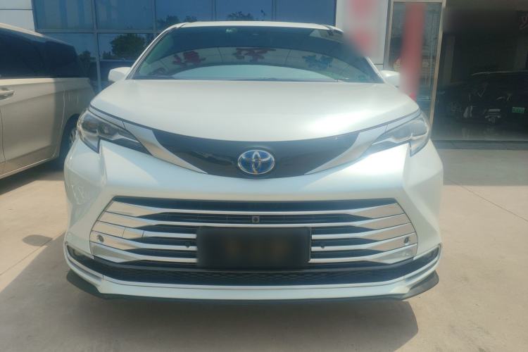 Used Toyota SIENNA 2023 2.5L Hybrid Platinum Edition Front