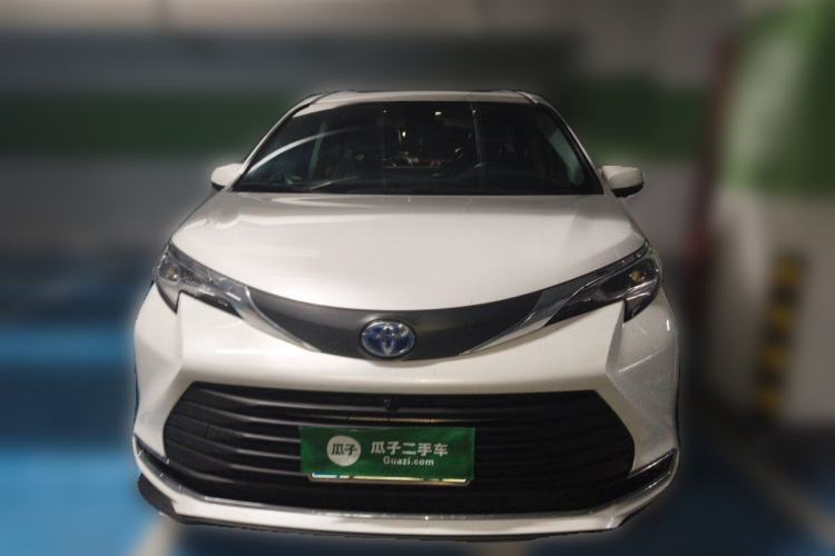 Used Toyota SIENNA 2023 2.5L Hybrid Comfort Edition Front