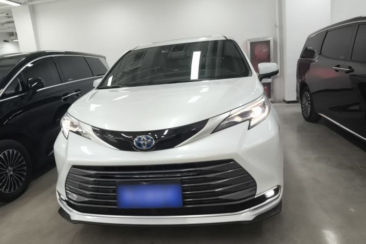 Used Toyota SIENNA 2023 2.5L Hybrid Luxury Edition Front