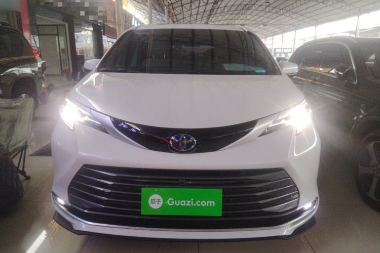 Used Toyota SIENNA 2023 2.5L Hybrid Deluxe Edition Front