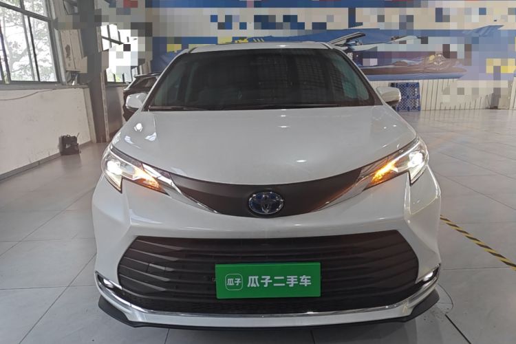 Used Toyota SIENNA 2023 2.5L Hybrid Comfort Edition Front