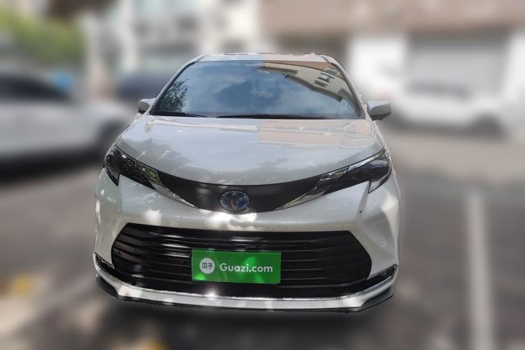 Used Toyota SIENNA 2023 2.5L Hybrid Comfort Edition Front