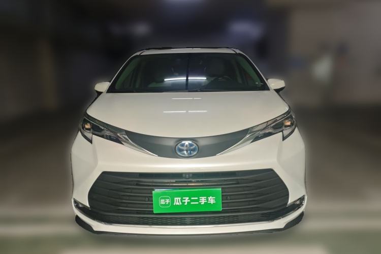Used Toyota SIENNA 2023 2.5L Hybrid Comfort Edition Front