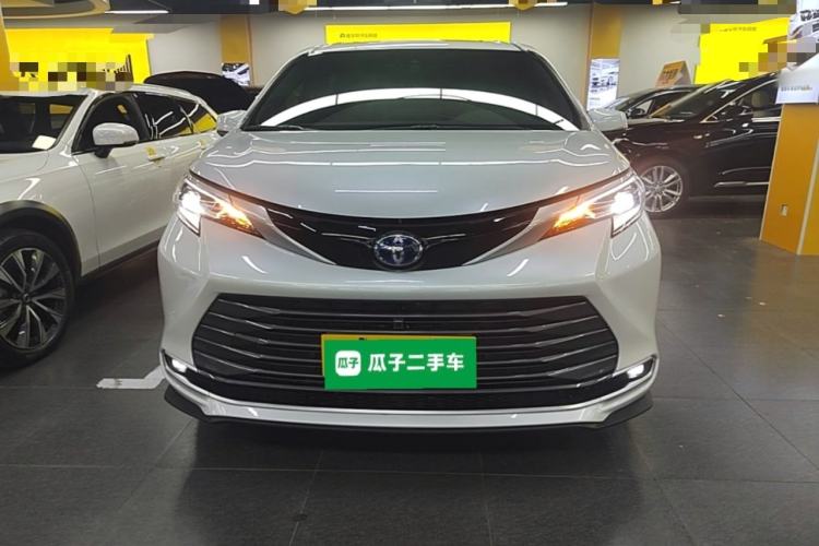 Used Toyota SIENNA 2023 2.5L Hybrid Ultimate Edition Front