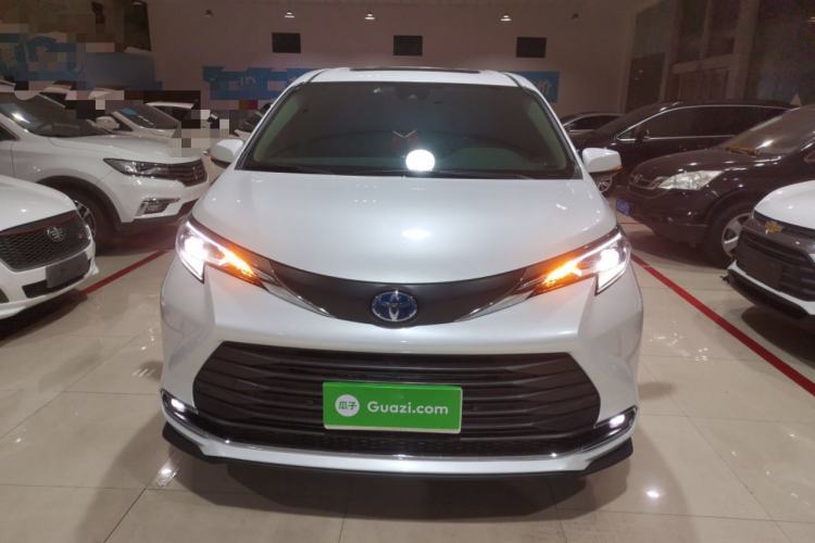 Used Toyota SIENNA 2023 2.5L Hybrid Comfort Edition Front