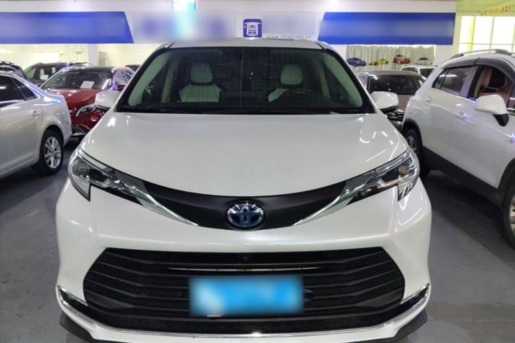 Used Toyota SIENNA 2023 2.5L Hybrid Comfort Edition Front