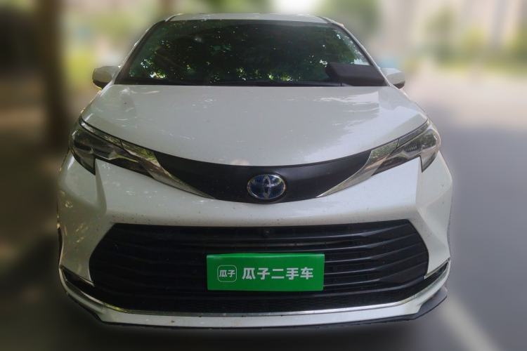 Used Toyota SIENNA 2023 2.5L Hybrid Comfort Edition Front